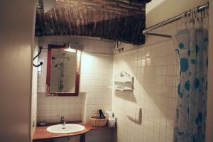 Vonios kambarys apgyvendinimo įstaigoje Portico d'Ottavia, the ancient Rome