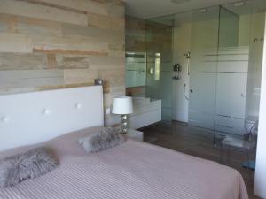 a bedroom with a bed and a shower and a bathroom at Las Colinas Golf in Orihuela Costa