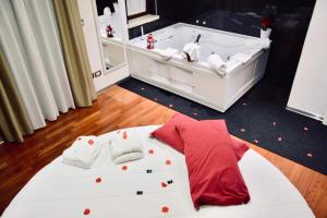Tempat tidur dalam kamar di Halanus Hotel And Resort