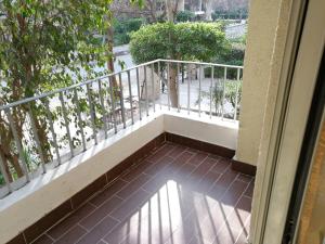 Zdjęcie z galerii obiektu Luxury three bedroom apartment in degla maadi w Kairze