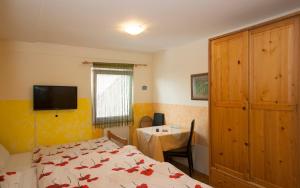 Postel nebo postele na pokoji v ubytování Guest House Čelan