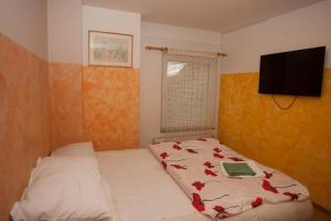 Postel nebo postele na pokoji v ubytování Guest House Čelan
