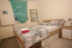 Postel nebo postele na pokoji v ubytování Guest House Čelan