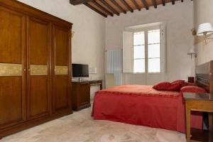 Televízia a/alebo spoločenská miestnosť v ubytovaní Relais Dei Mercanti B&B And Suites
