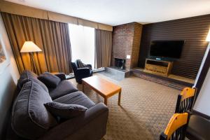 a living room with a couch and a flat screen tv at Jasper Inn & Suites by INNhotels in Jasper