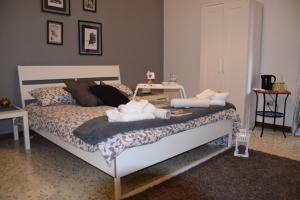 A bed or beds in a room at B&B RESTO AL SUD
