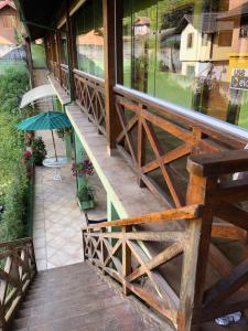 a balcony of a house with an umbrella at Apartamento Girassol love in Monte Verde