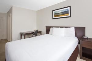 Postel nebo postele na pokoji v ubytování Barriere Motor Inn-BMI