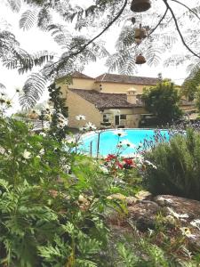 a swimming pool in front of a house at Große Finca 19Jh, Pool, Terrasse, nahe Santa Cruz in Santa Cruz de la Palma