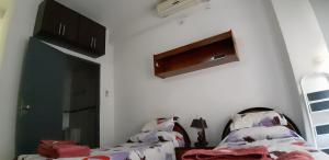 Una cama o camas en una habitación de Departamento Centrico Uriburu y Corrientes