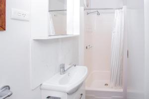 a bathroom with a sink, toilet, and bathtub at Ingenia Holidays Torquay Australia in Torquay