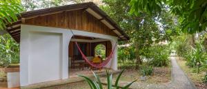 Garður fyrir utan Cabinas Iguana Cahuita