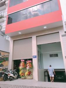 a man is standing outside of a building at Hotel thanh vinh in Ho Chi Minh City