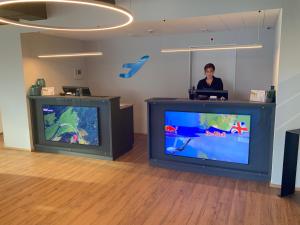 Televisyen dan/atau pusat hiburan di TRIP INN JET HOTEL Zürich Airport