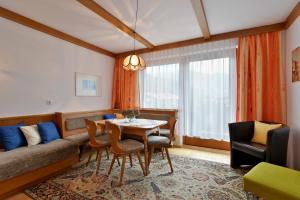 Posedenie v ubytovaní Haus Dejakom Mayrhofen