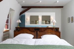 a bedroom with two beds and a large mirror at Fischerhaus in Salem