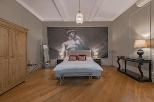 Afbeelding uit fotogalerij van Apartments Florence - Teatro Luxury in Florence