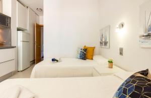 A bed or beds in a room at Apartamentos Internacional Arysal