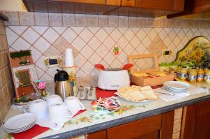 Jedlo v ubytovaní bed & breakfast alebo blízkom okolí