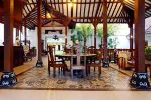 Restoran või mõni muu söögikoht majutusasutuses Diana Hotel Jogja