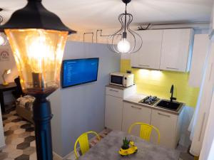 a small kitchen with a table and a microwave at Appartamenti Vale Mare in Chioggia