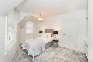 Postel nebo postele na pokoji v ubytování Franklin Rise by Harrogate Serviced Apartments