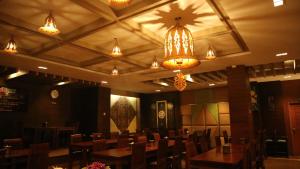 Restaurace v ubytování Aiyaree Place Hotel SHA PLUS