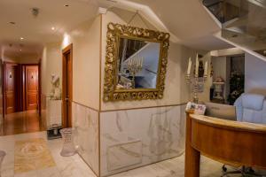 A kitchen or kitchenette at Luxury Rooms H 2000 Roma