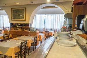 מסעדה או מקום אחר לאכול בו ב-Hotel Primavera