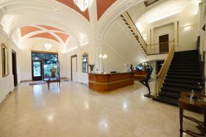De lobby of receptie bij Hotel Ristorante Vittoria