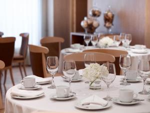 Reštaurácia alebo iné gastronomické zariadenie v ubytovaní Athens Zafolia Hotel