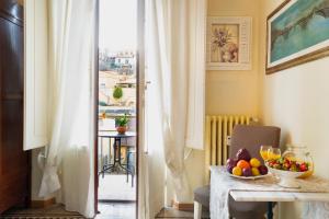 a room with a table with a bowl of fruit on it at 1900 Artevita B&B in Florence