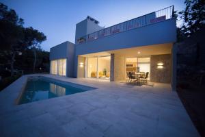 The swimming pool at or close to VILLA GALI
