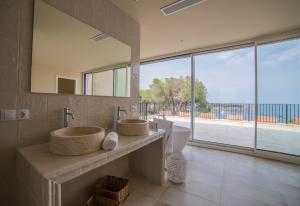 A bathroom at VILLA GALI Még 37 kép
