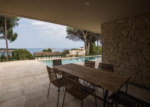 The swimming pool at or close to VILLA GALI