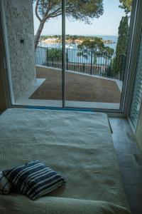 A bed or beds in a room at VILLA GALI