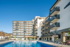 Hồ bơi trong/gần Hotel Eden Soller