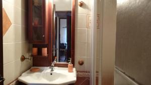 Koupelna v ubytování Filia House - Kalavryta + 37 fotografií