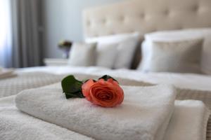 מיטה או מיטות בחדר ב-SlaBur Residence