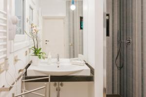 Kúpeľňa v ubytovaní La Concha Suites + 29 fotografií