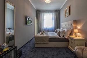 מיטה או מיטות בחדר ב-SlaBur Residence