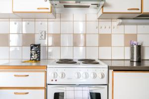 A kitchen or kitchenette at Hiisi Homes Vantaa Sauna Airport