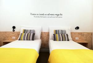 A bed or beds in a room at Le Mangiatoie del Cavaliere