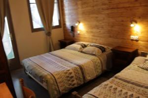 Postel nebo postele na pokoji v ubytování Hotel Valérie