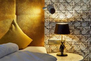 Postel nebo postele na pokoji v ubytování Dolomit Boutique Hotel