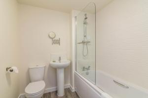 a bathroom with a toilet and a sink and a shower at Blackstone Walk - Fabulous Houses with Parking in Nottingham