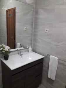 A bathroom at Comfortable & central apartment