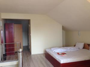 A bed or beds in a room at Aparthotel Lucky Family