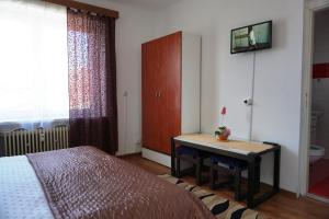 A bed or beds in a room at Hotel Guľa