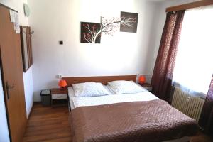 A bed or beds in a room at Hotel Guľa